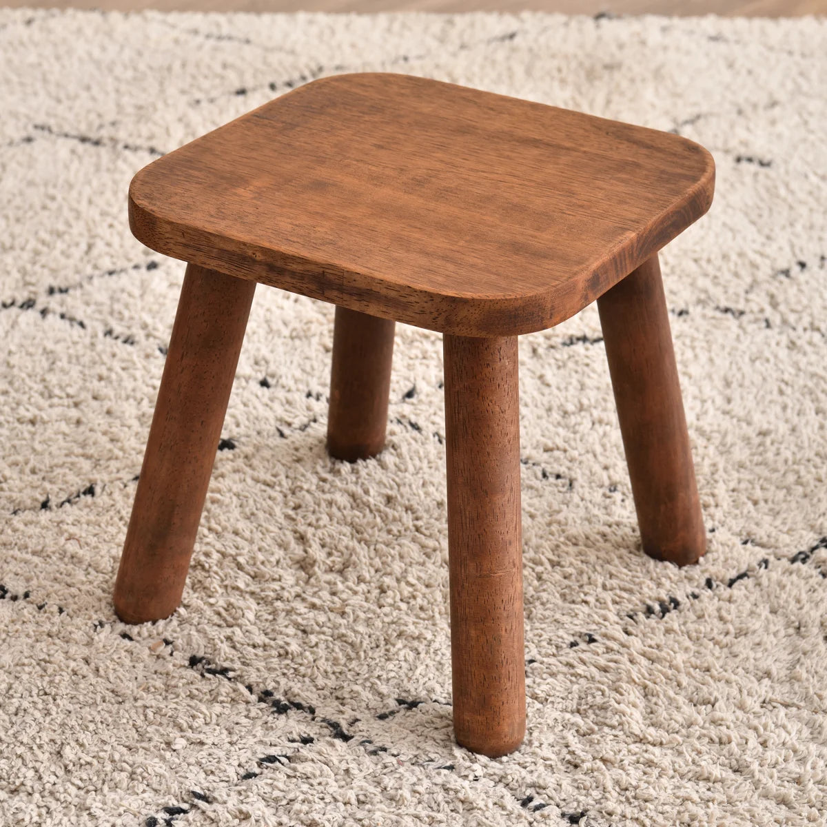 Kleiner quadratischer Massivholz Fußhocker