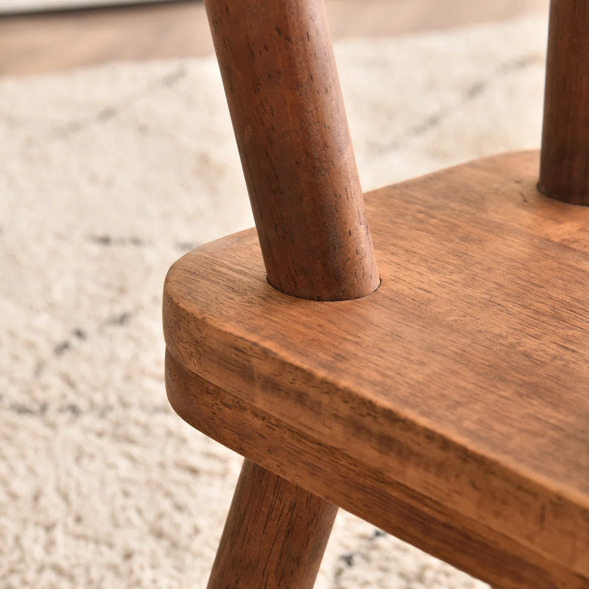 Kleiner quadratischer Massivholz Fußhocker